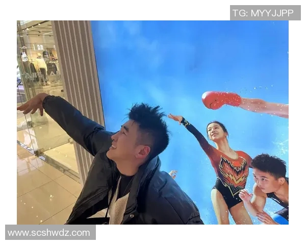 当红明星偶遇绿茵巨星引发热议现场互动氛围温馨感人 当红明星偶遇绿茵巨星引发热议现场互动氛围温馨感人