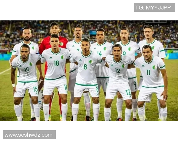 足球三大传奇巨星同场竞技震撼合影震撼亮相球迷热议谁是最强球王 足球三大传奇巨星同场竞技震撼合影震撼亮相球迷热议谁是最强球王